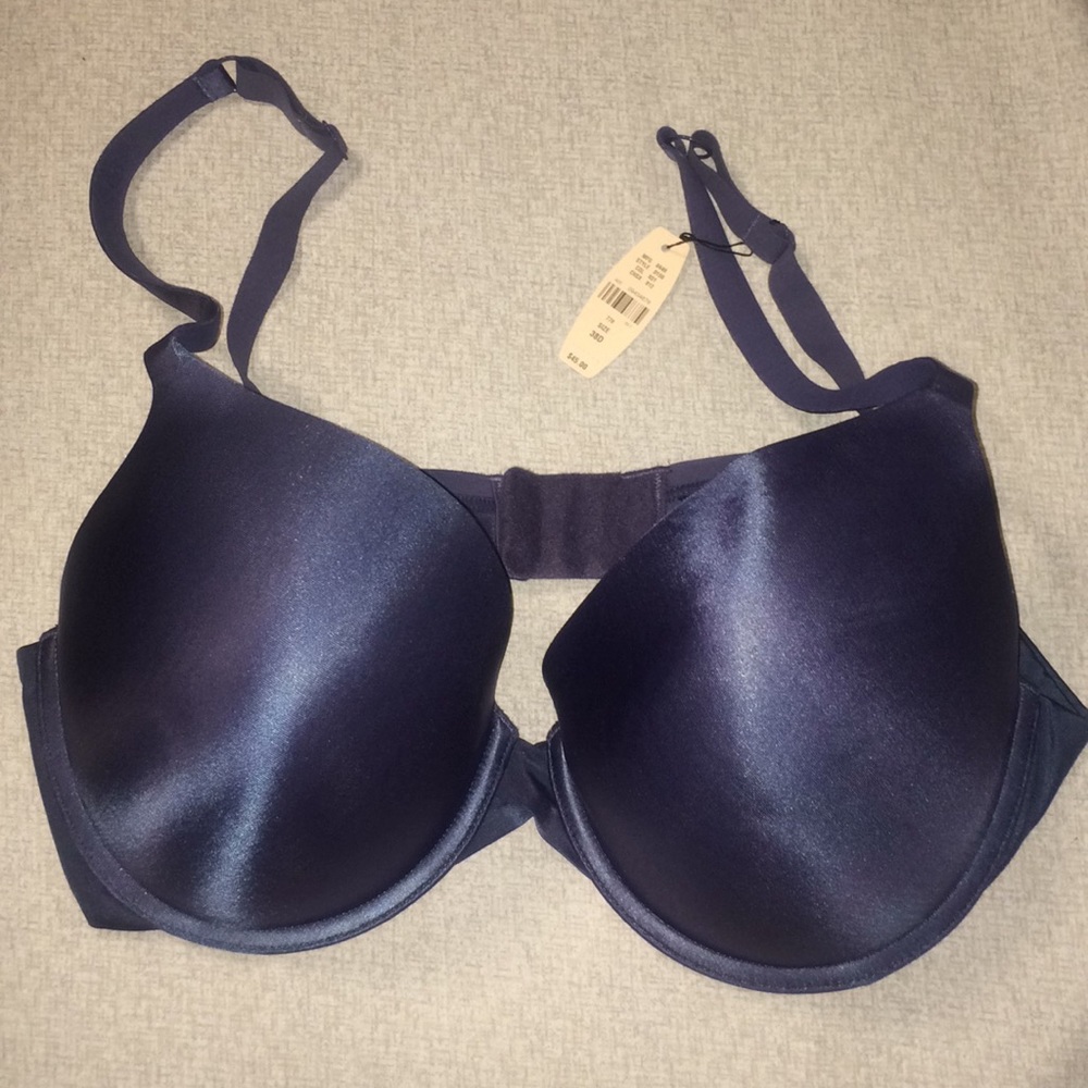 NWT Victoria’s Secret Full Coverage bra. Size 38D.